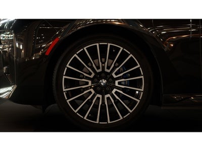 2026 BMW 750e xDrive Base