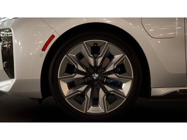 2026 BMW 750e xDrive Base