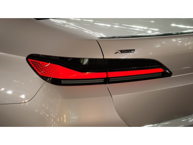 2026 BMW 750e xDrive Base