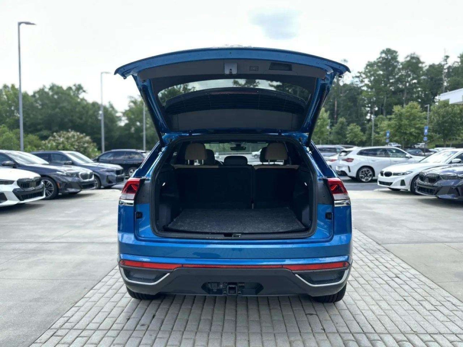 2024 Volkswagen Atlas Cross Sport 2.0T SE w/Technology