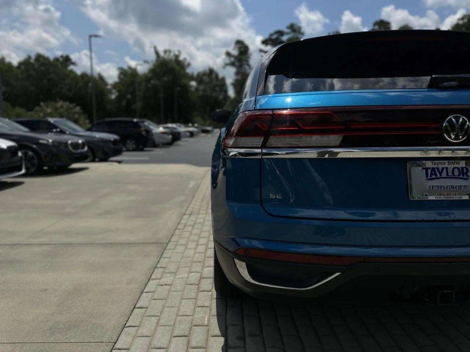 2024 Volkswagen Atlas Cross Sport 2.0T SE w/Technology