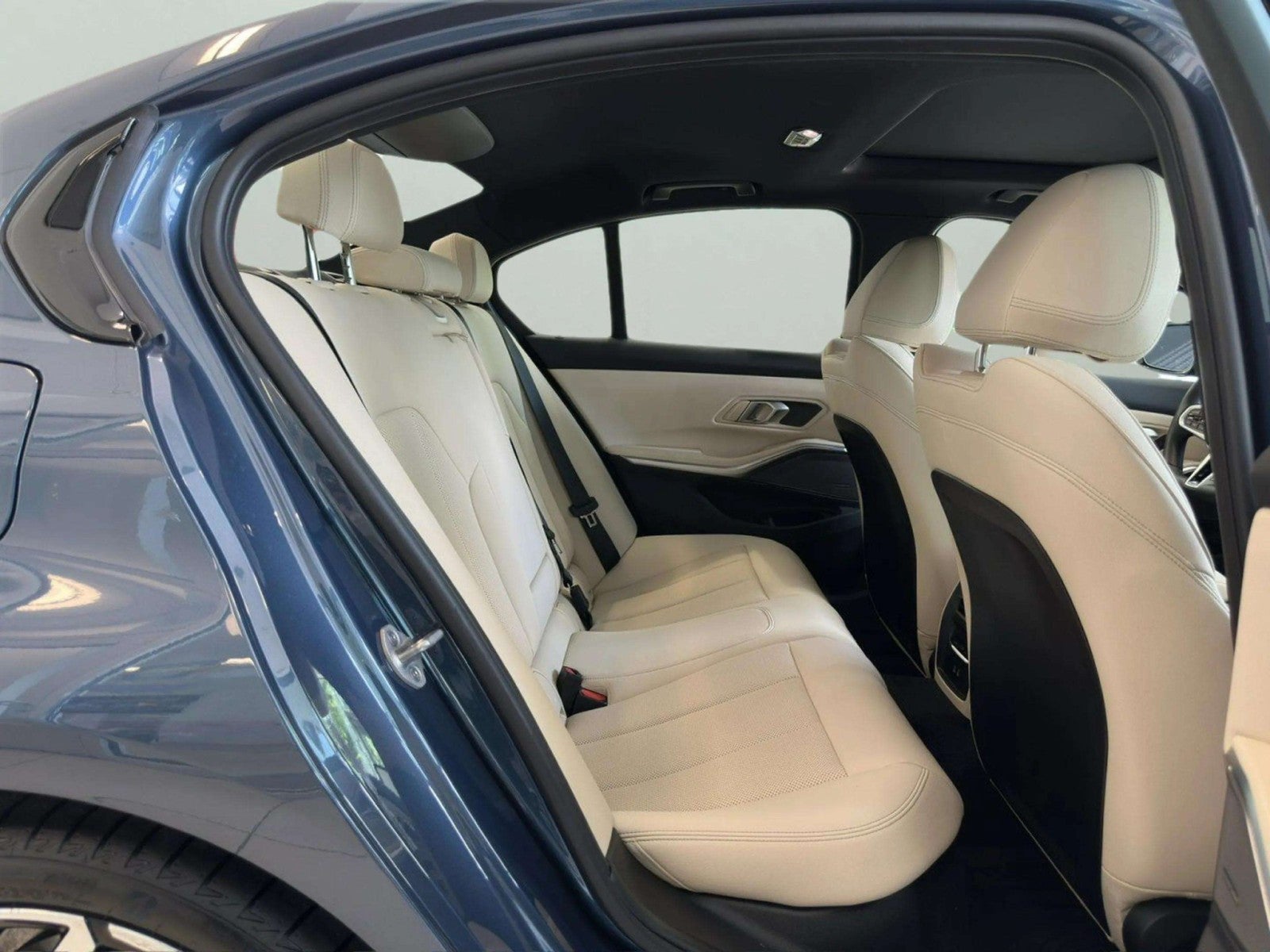 2025 BMW 330i 330i