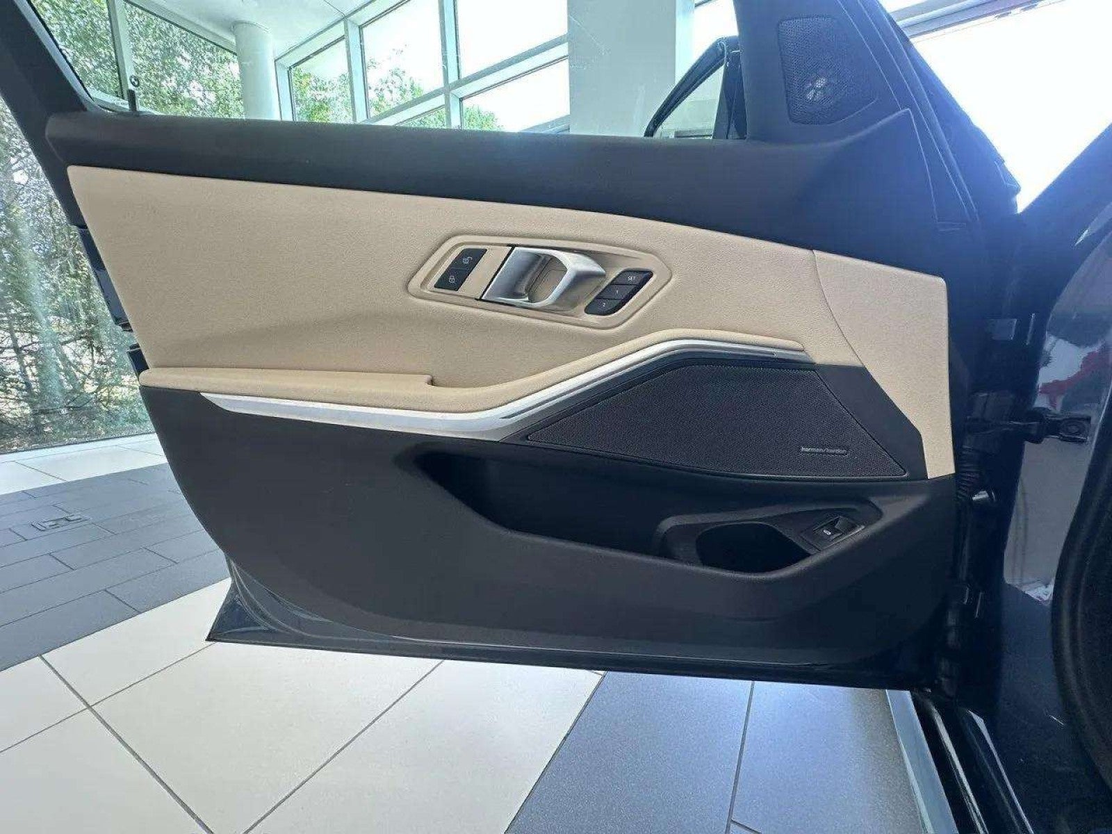 2025 BMW 330i 330i