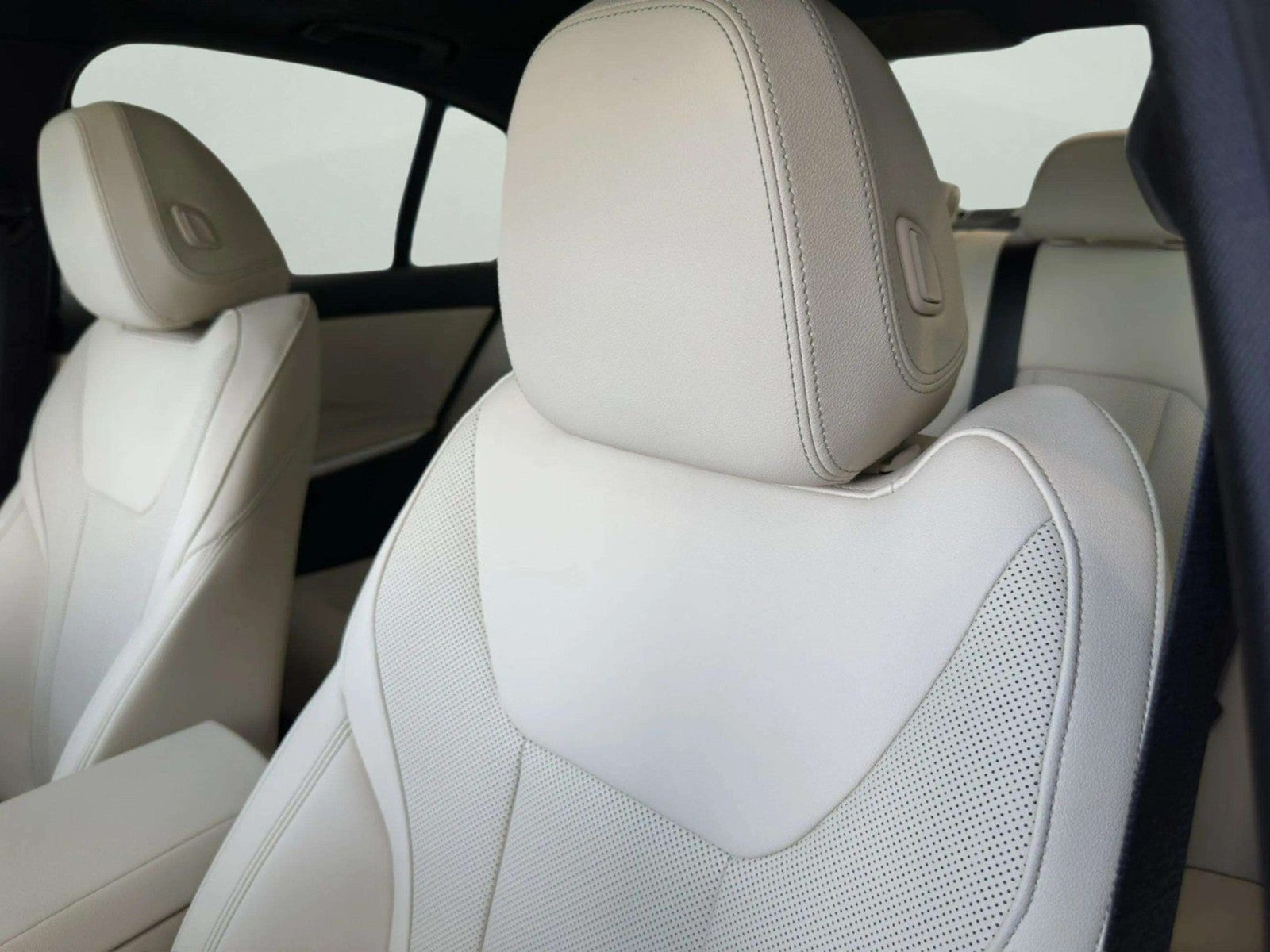 2025 BMW 330i 330i