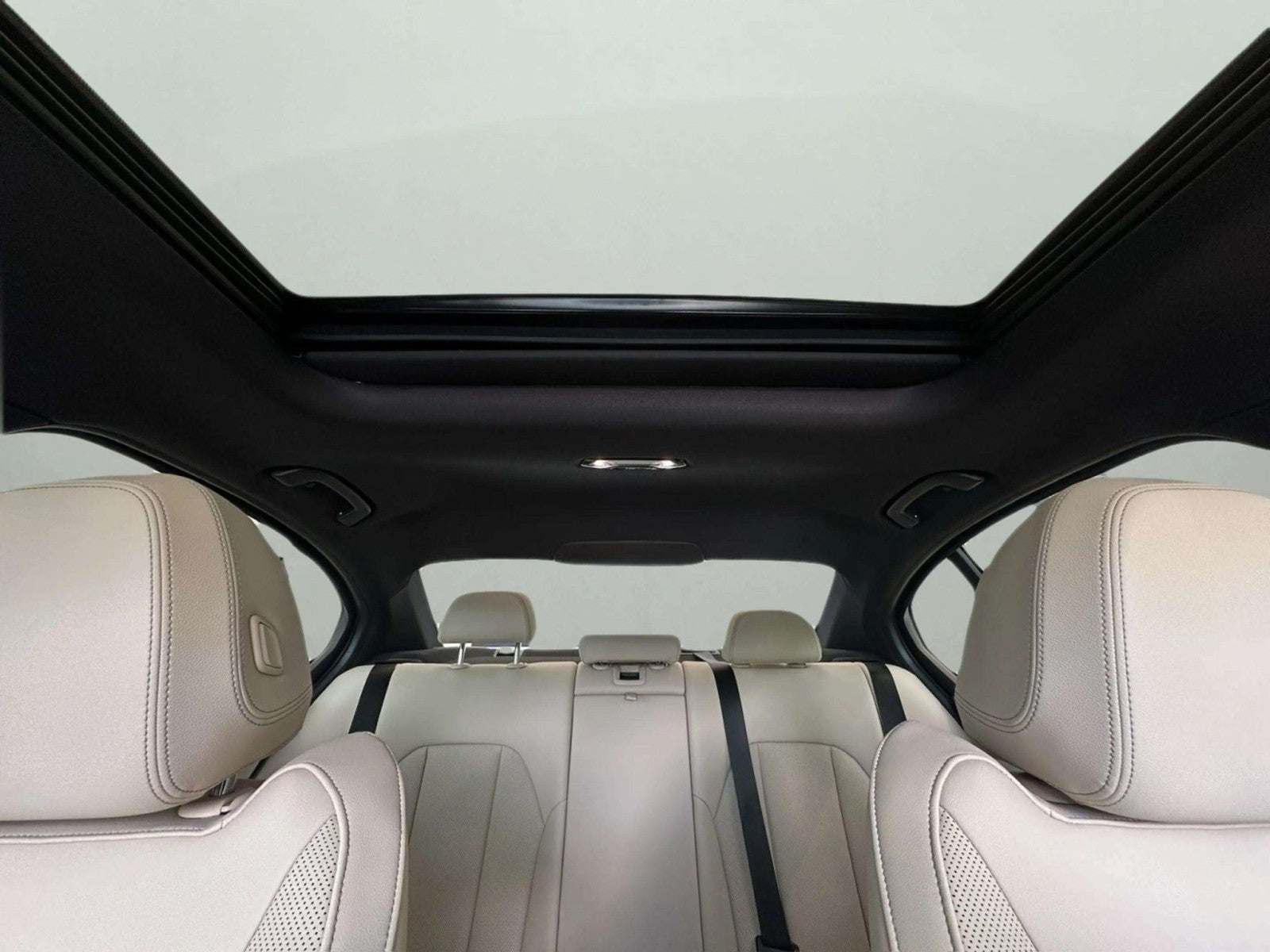 2025 BMW 330i 330i