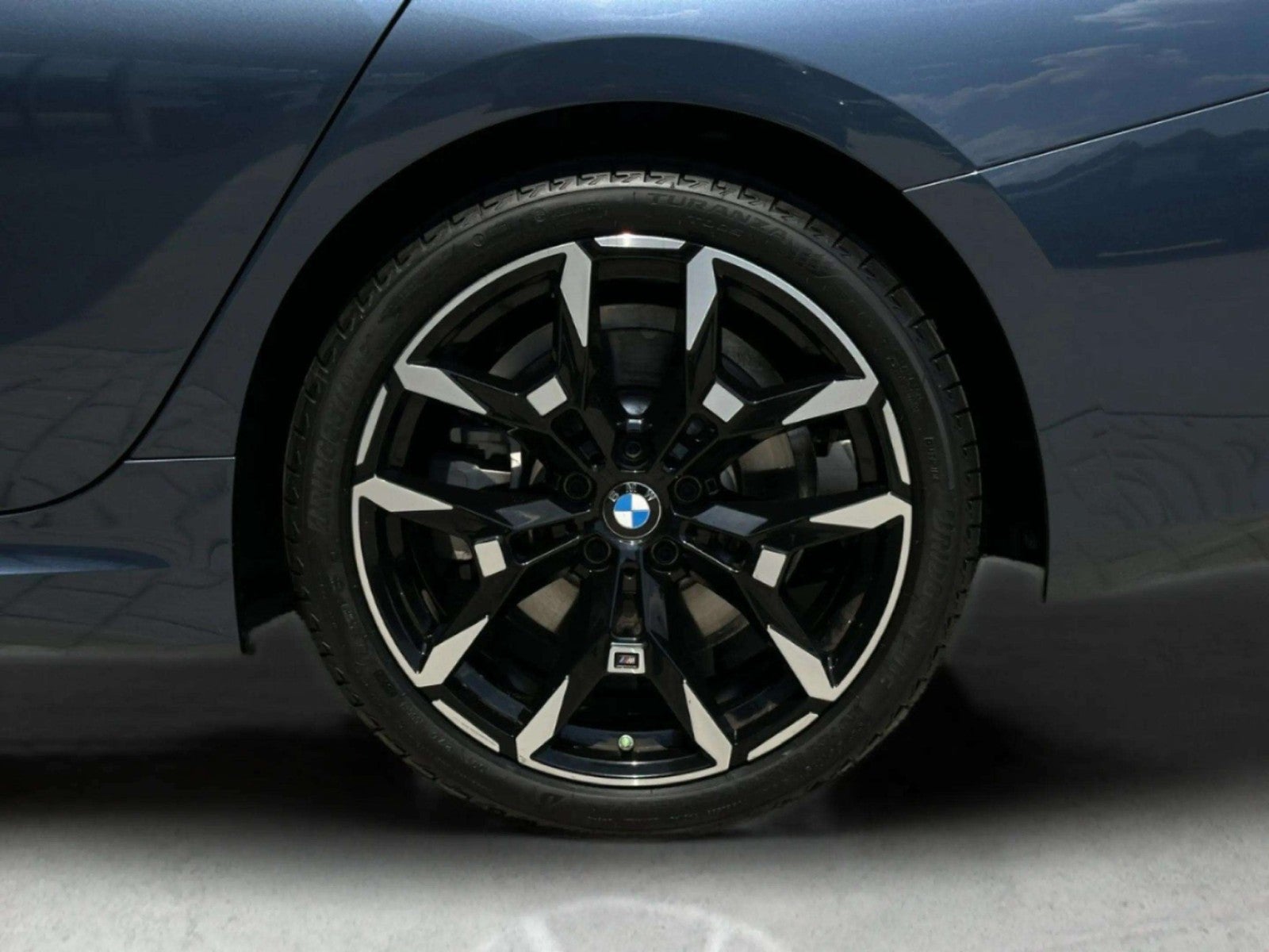 2025 BMW 330i 330i