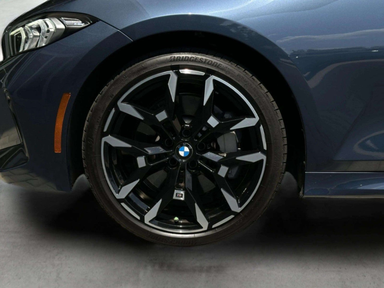 2025 BMW 330i 330i