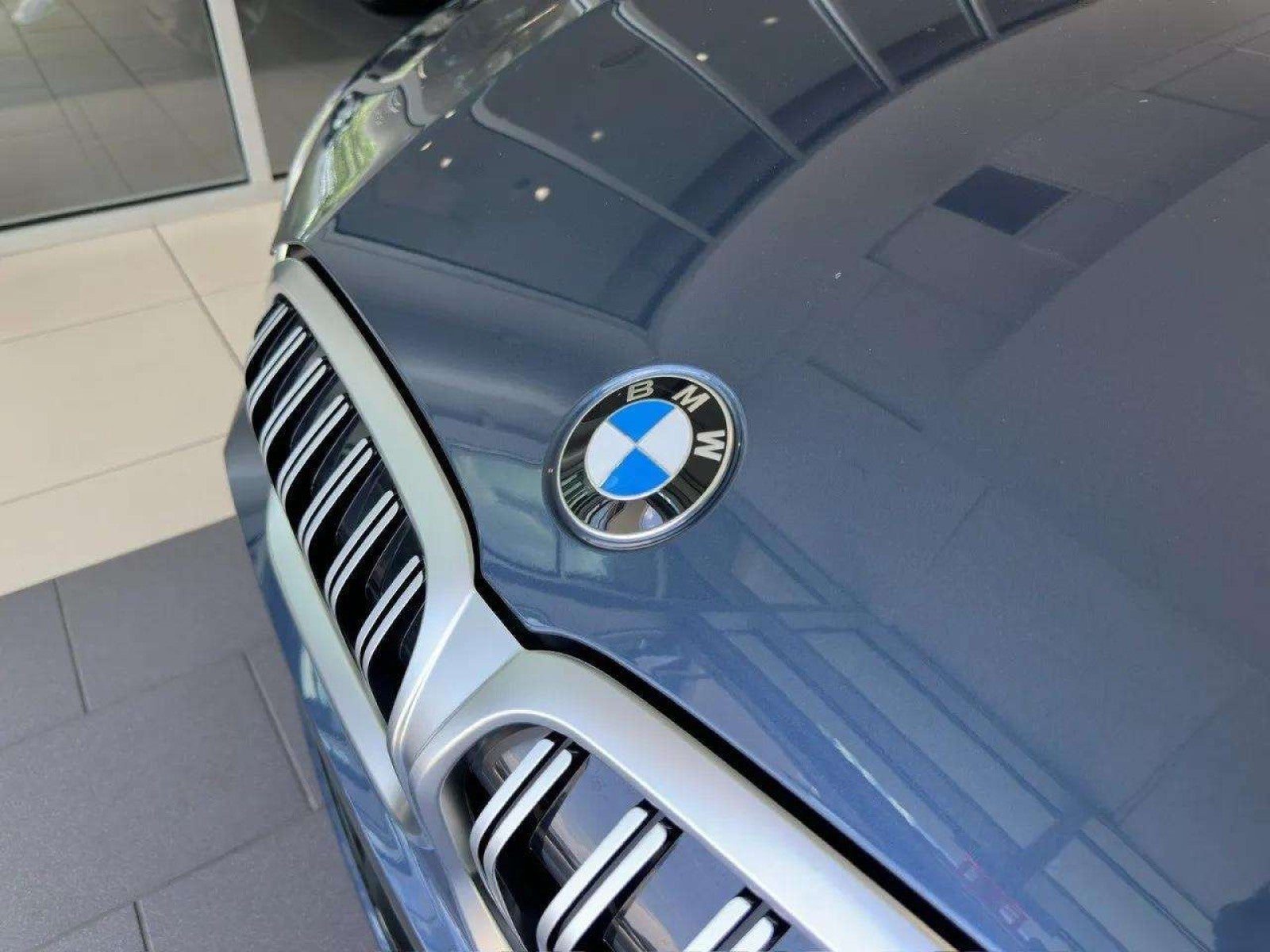 2025 BMW 330i 330i