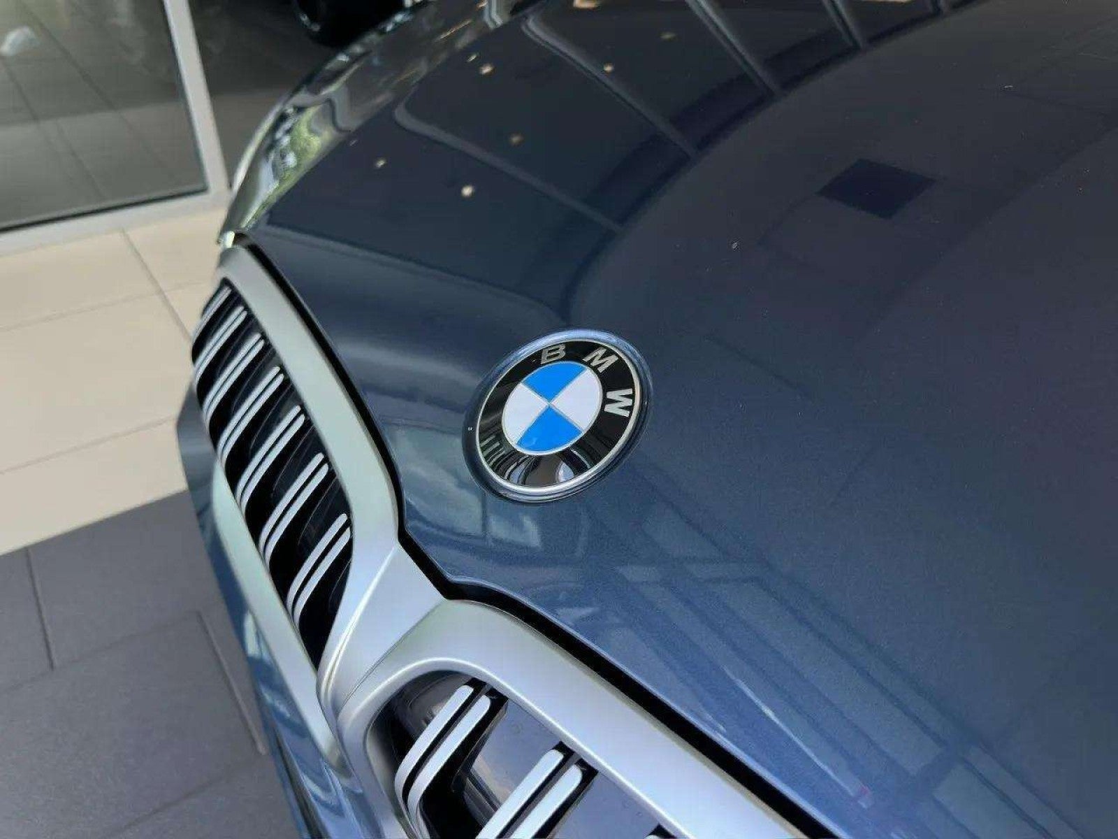 2025 BMW 330i 330i
