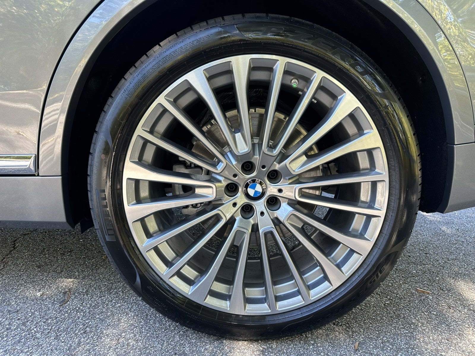 2027 BMW X7 xDrive40i