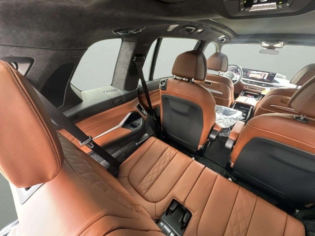 2027 BMW X7 M60i