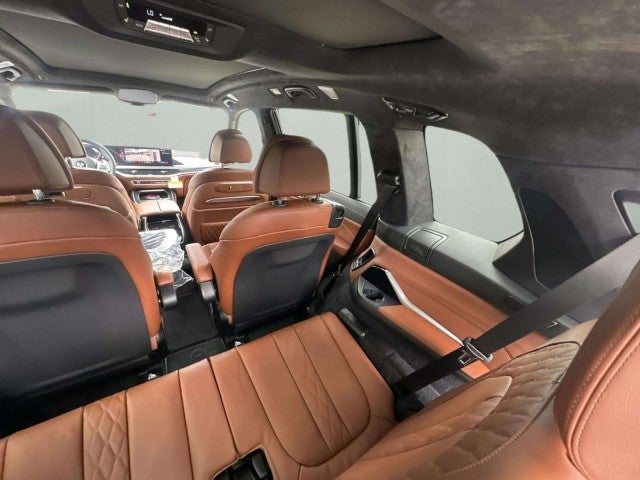 2027 BMW X7 M60i