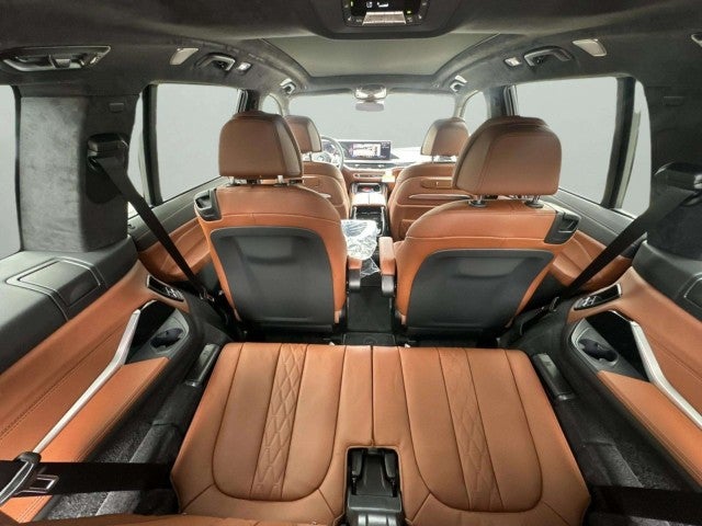 2027 BMW X7 M60i