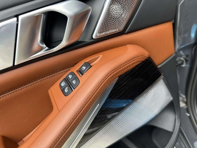 2027 BMW X7 M60i