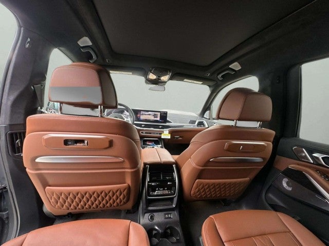 2027 BMW X7 M60i