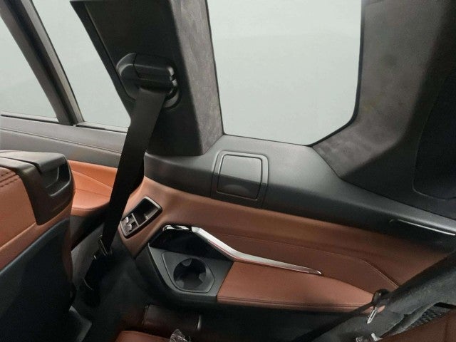 2027 BMW X7 M60i