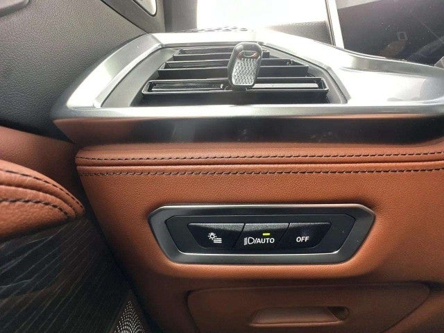 2027 BMW X7 M60i