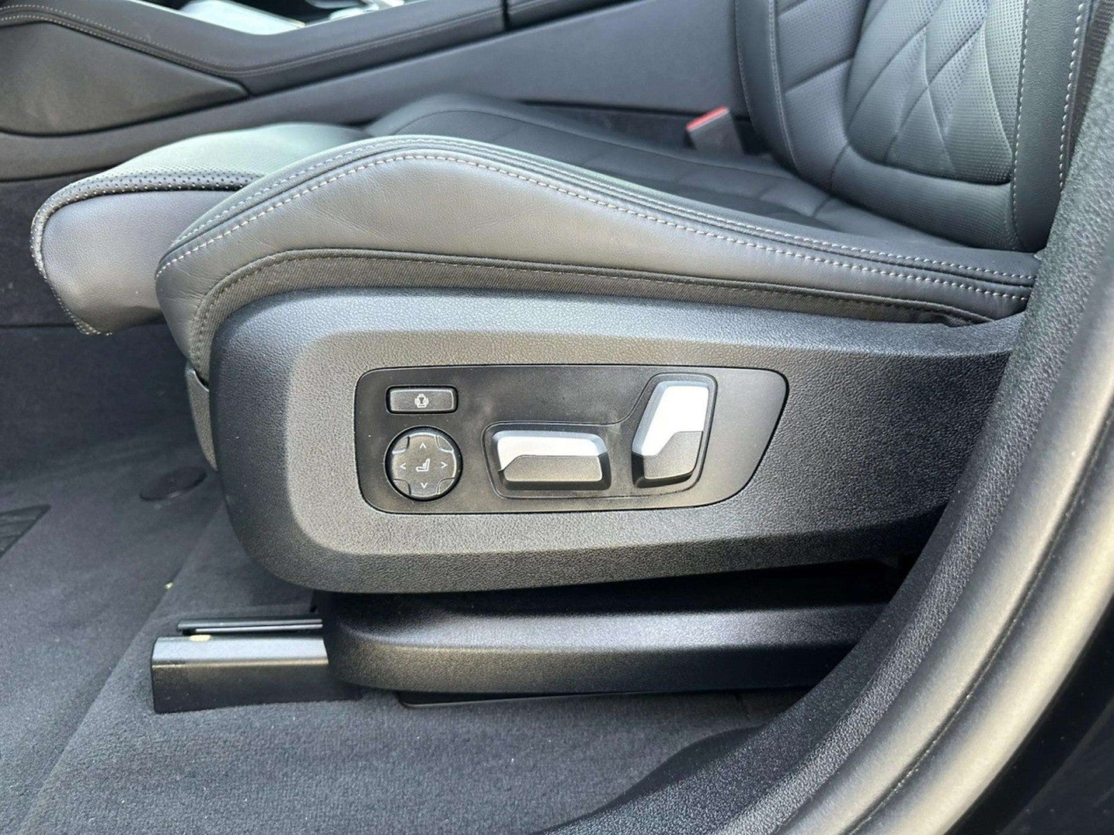 2024 BMW X6 xDrive40i