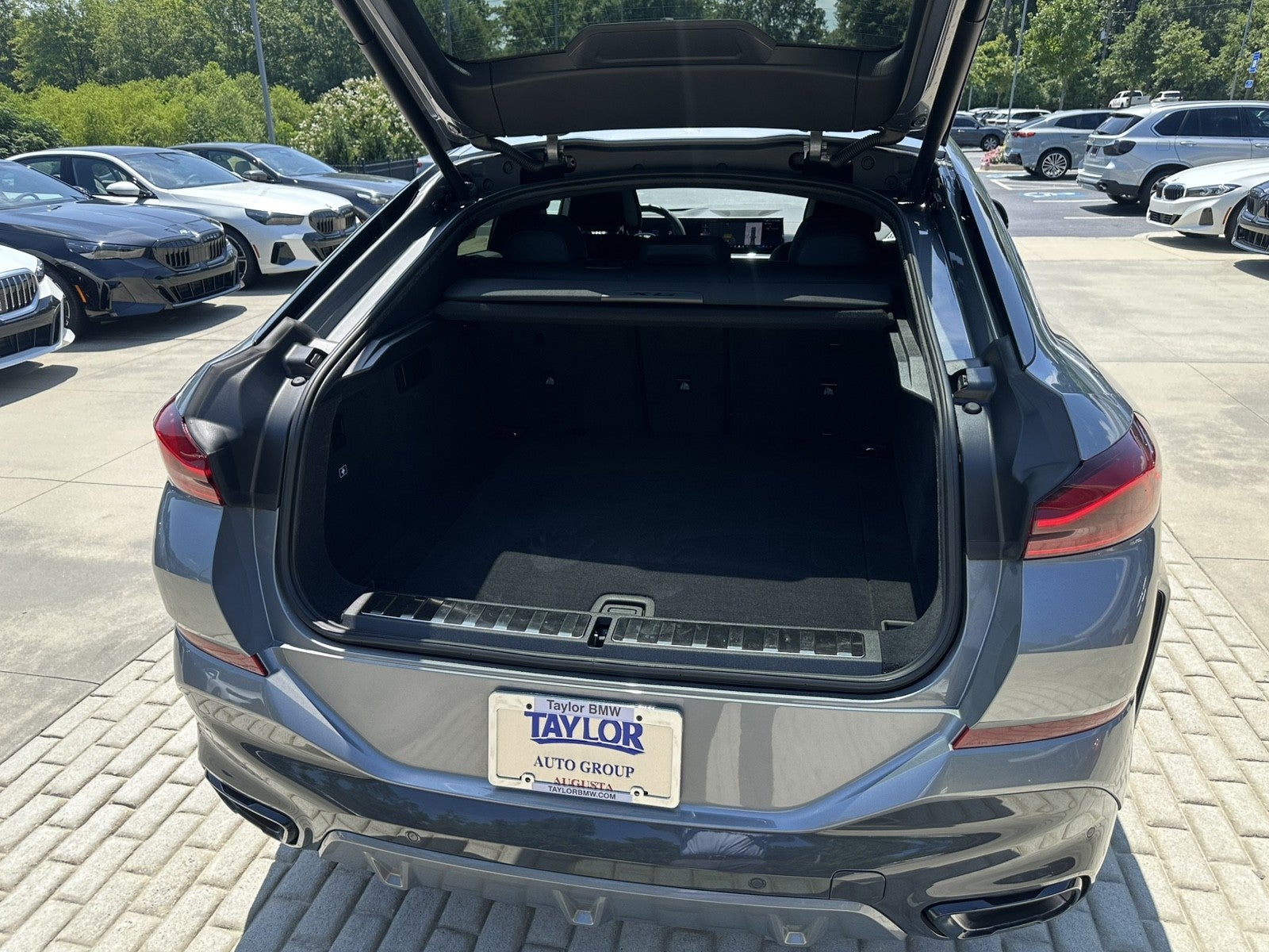2025 BMW X6 xDrive40i
