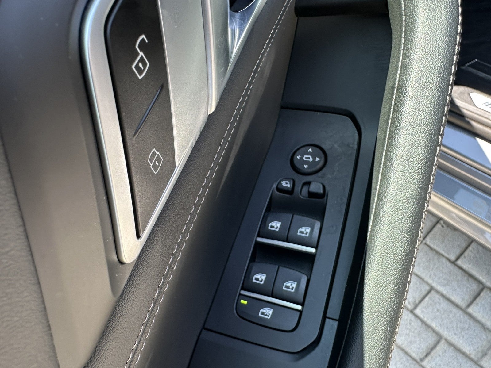 2025 BMW X6 xDrive40i