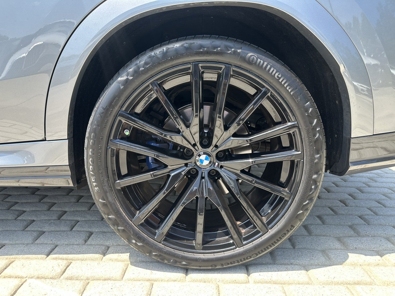 2025 BMW X6 xDrive40i