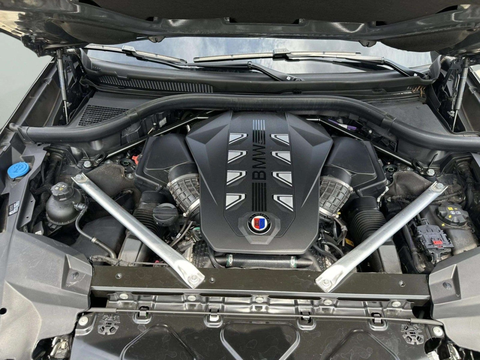 2024 BMW X7 ALPINA XB7