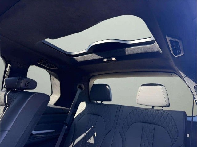 2022 BMW X7 M50i