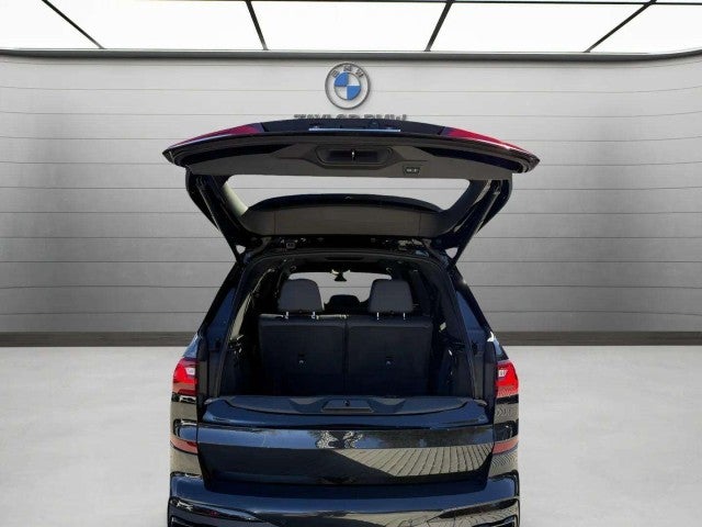 2022 BMW X7 M50i