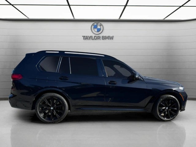 2022 BMW X7 M50i