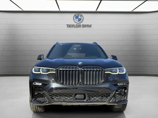 2022 BMW X7 M50i