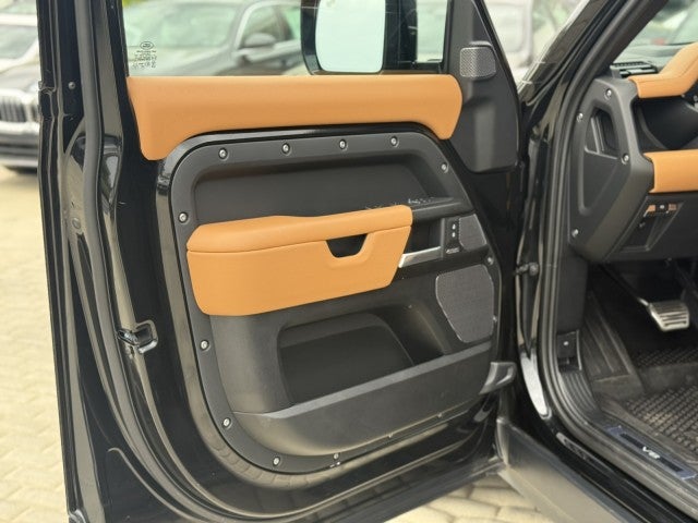 2024 Land Rover Defender V8