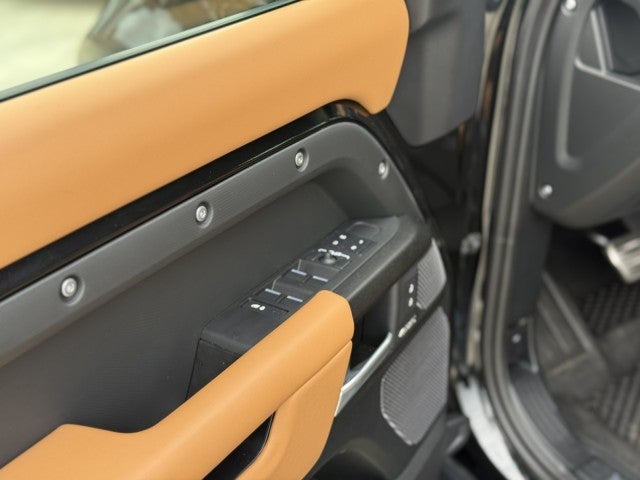 2024 Land Rover Defender V8