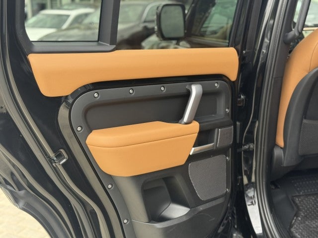 2024 Land Rover Defender V8