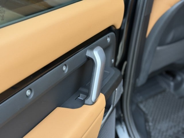 2024 Land Rover Defender V8