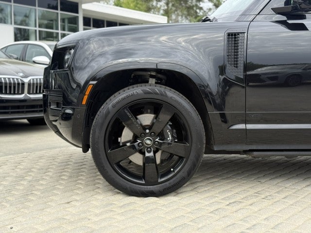 2024 Land Rover Defender V8