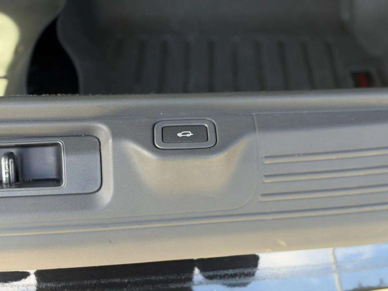 2017 Land Rover Range Rover Base