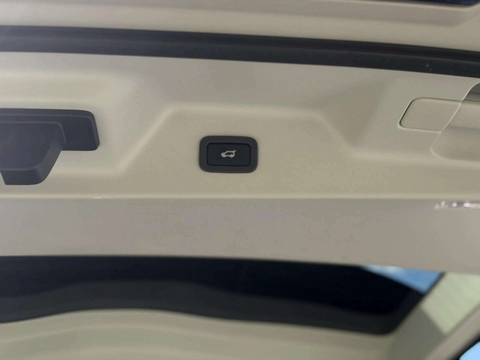 2017 Land Rover Range Rover Base