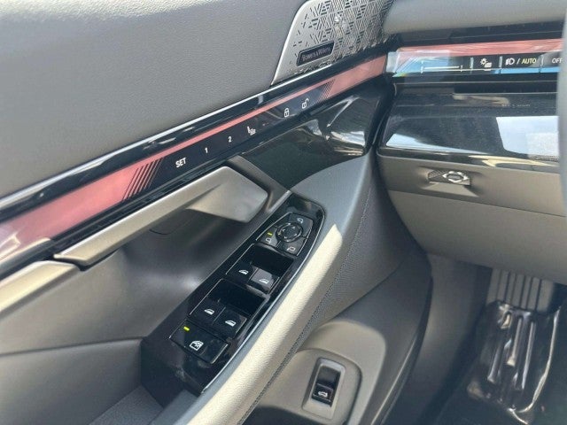 2027 BMW 550e 550e xDrive