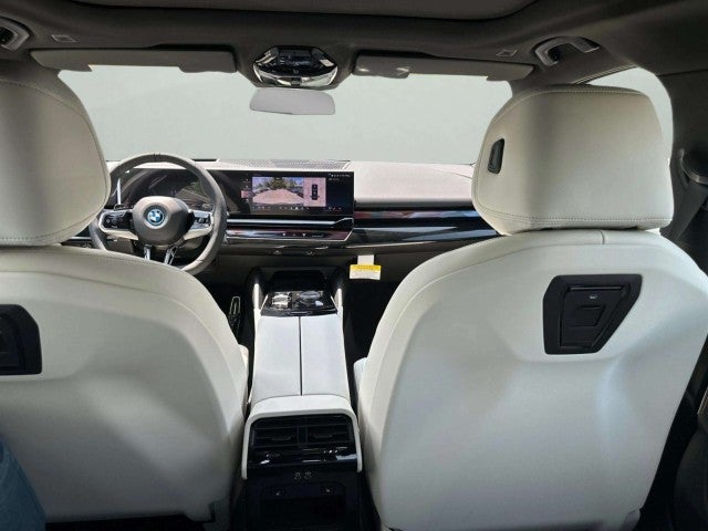 2027 BMW 550e 550e xDrive