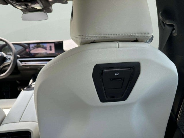 2027 BMW 550e 550e xDrive