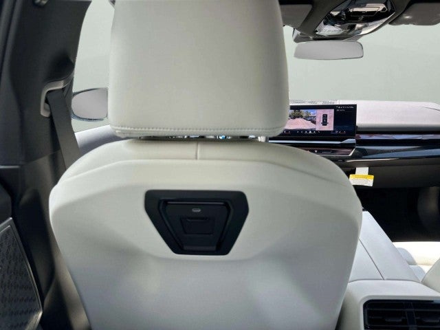 2027 BMW 550e 550e xDrive