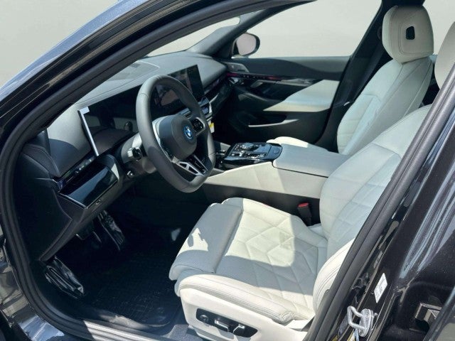 2027 BMW 550e 550e xDrive