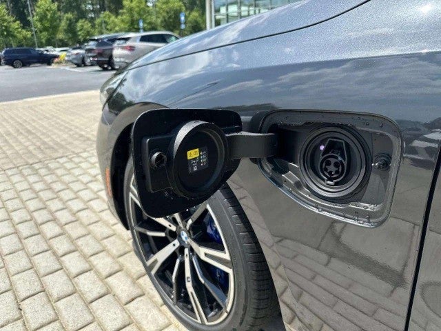 2027 BMW 550e 550e xDrive