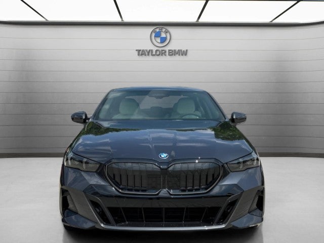2027 BMW 550e 550e xDrive