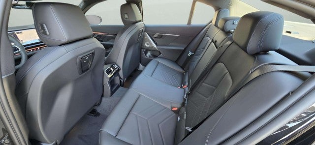 2026 BMW 550e 550e xDrive