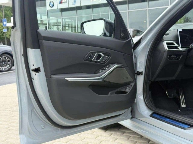 2026 BMW 330i 330i