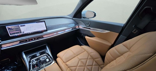 2023 BMW 740i 740i