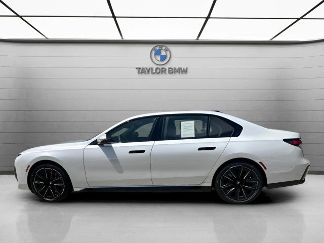 2025 BMW 740i 740i