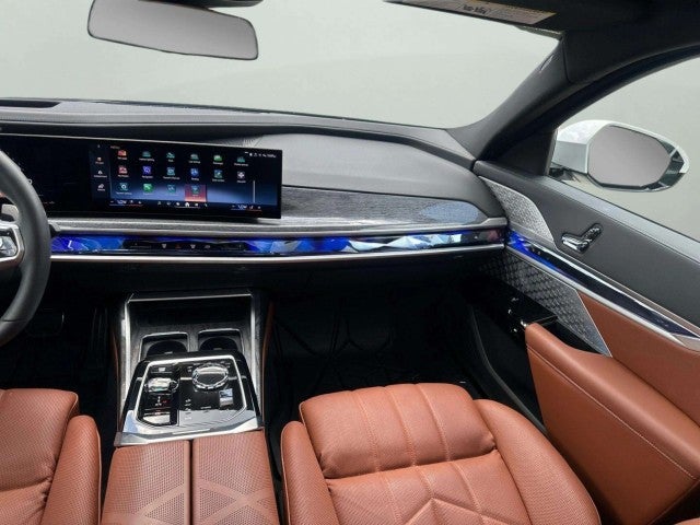 2025 BMW 740i 740i