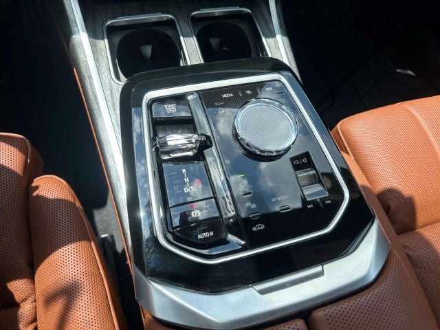 2025 BMW 740i 740i